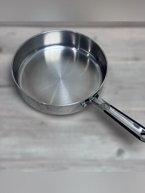 Emeril Stainless Steel 10" 3 QT
Sauté Fry Pan with silicone grip Preowned